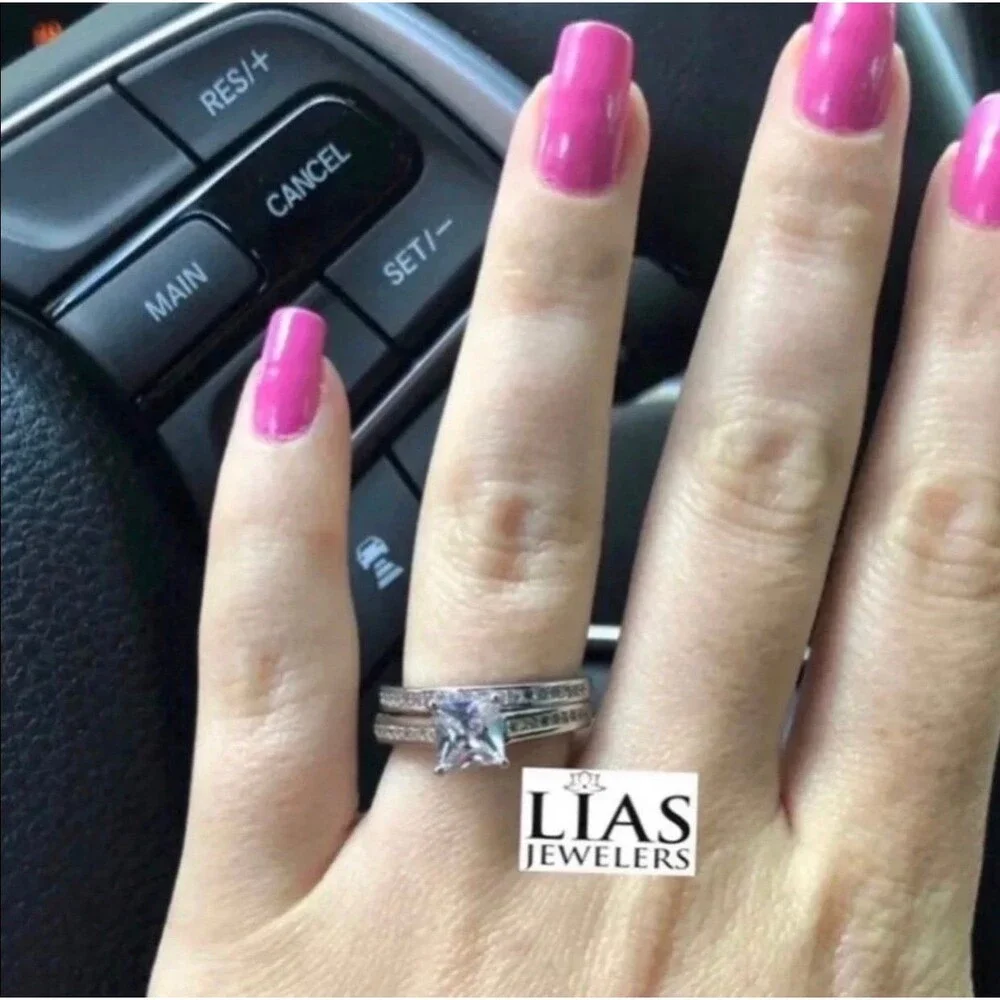 New 18k white gold wedding ring set